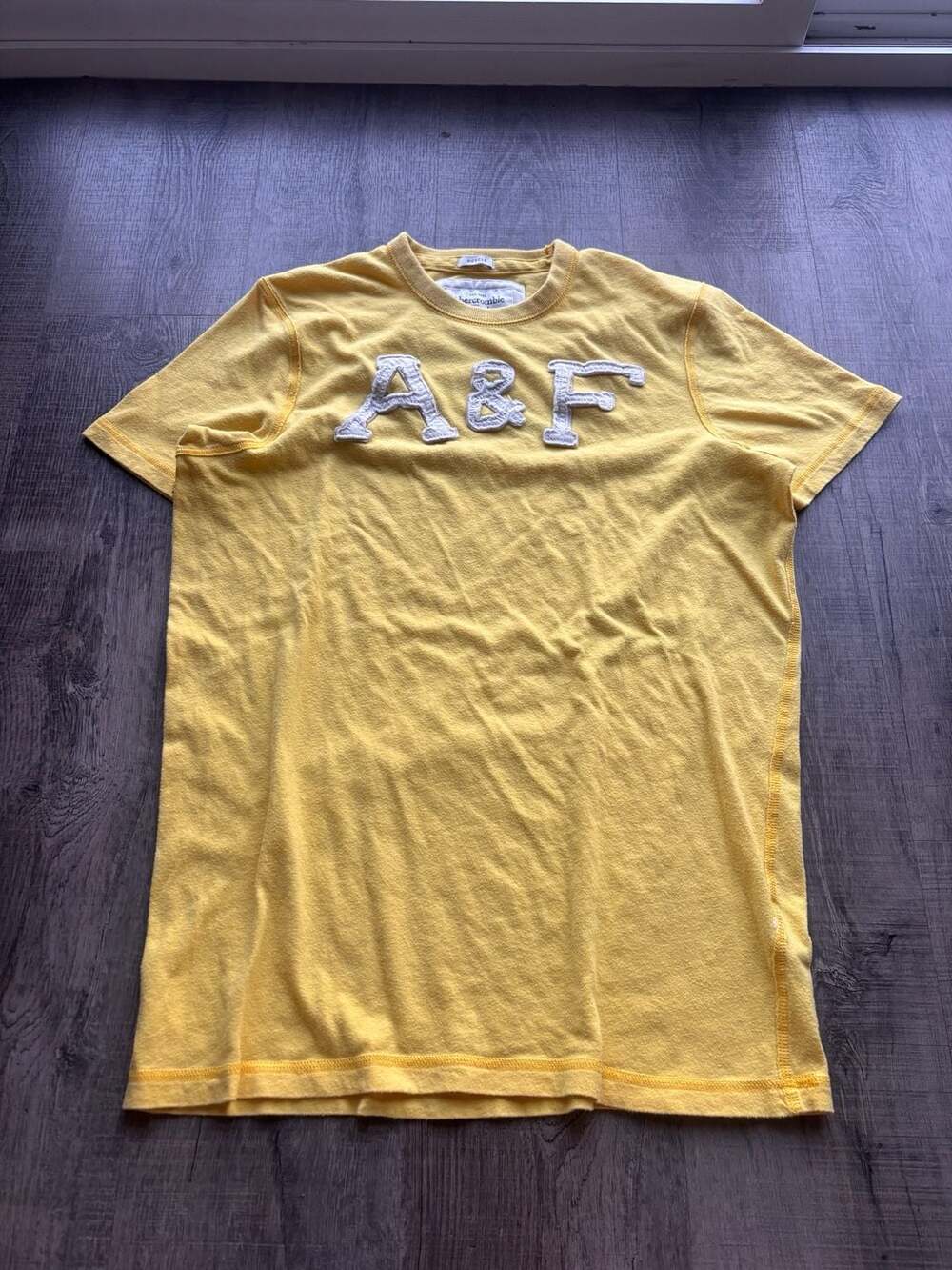 Abercrombie & Fitch Yellow Muscle Fit Graphic A&F Applique T-Shirt XXL